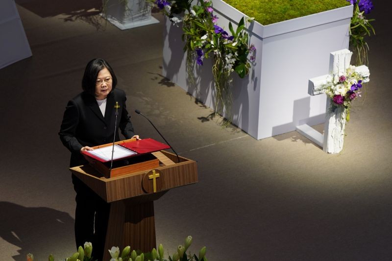 Taiwan President Tsai Ing-wen attends a memorial service for late Taiwan president Lee Teng-hui at a chapel of Aletheia University in New Taipei City, Taiwan on September 19, 2020. (Reuters Photo)