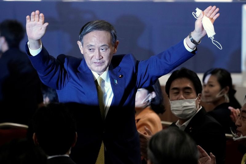 Japanese Chief Cabinet Secretary Yoshihide Suga gestures as he is elected as new head of the ruling party at the Liberal Democratic Party's (LDP) leadership election in Tokyo, Japan on September 14. (REUTERS Photo)