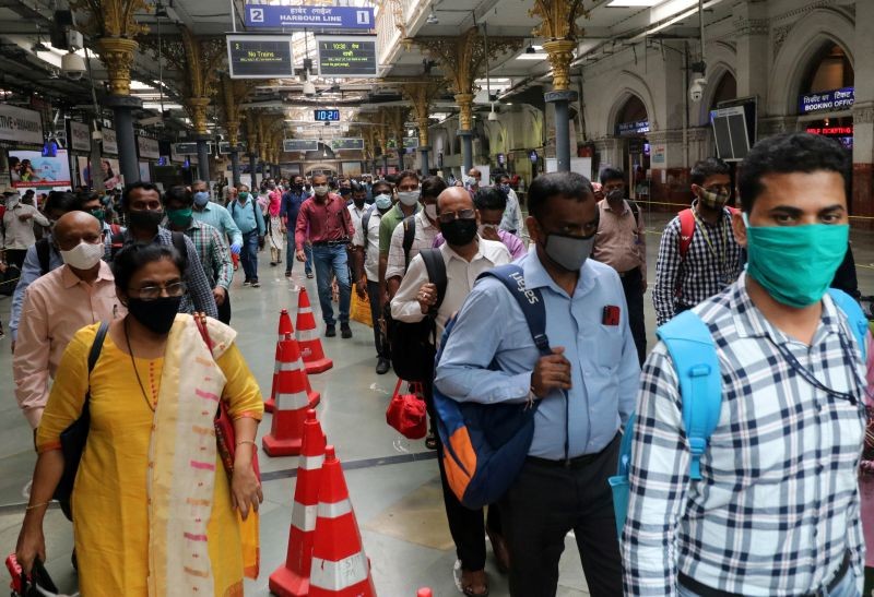 People wearing protective face masks leave the Chhatrapati Shivaji Terminus railway station, amidst the coronavirus disease (COVID-19) outbreak, in Mumbai on  September 22, 2020. (REUTERS Photo)