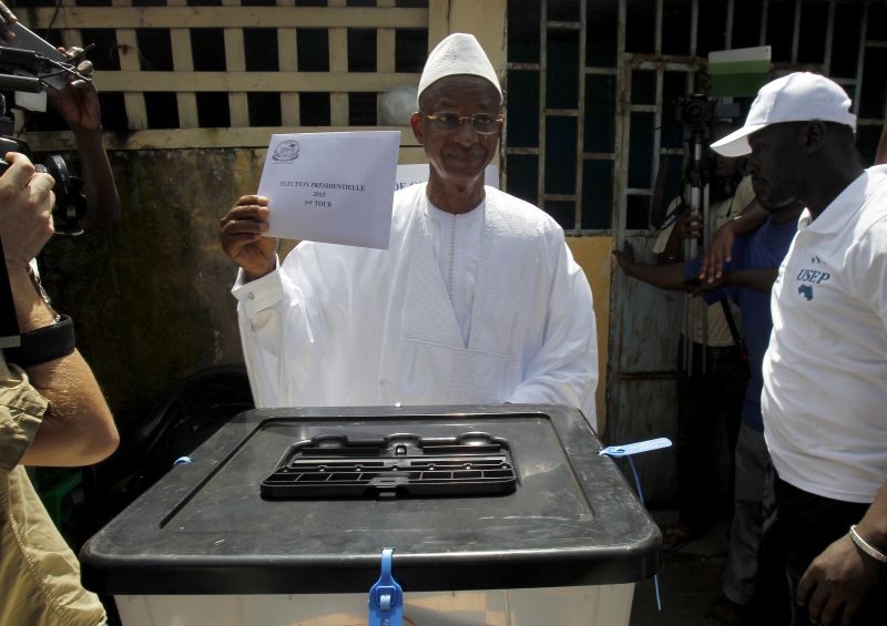 Former prime minister and presidential candidate Cellou Dalein Diallo of Union of Democratic Forces of Guinea (UFDG), casts his vote at a polling station during a presidential election in Conakry, Guinea on October 11, 2015.( REUTERS File Photo)