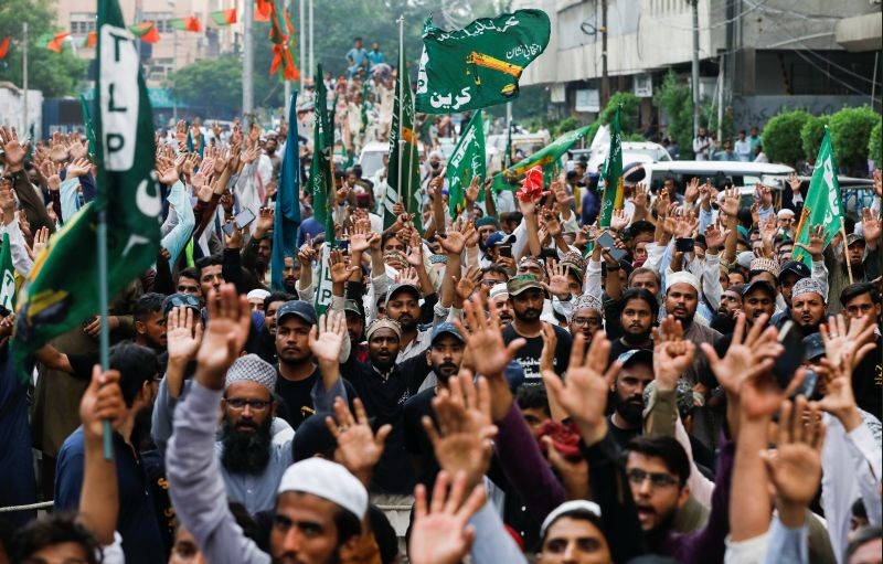 Supporters of the religious and political party Tehreek-e-Labaik Pakistan (TLP) wave as they chant slogans against the satirical French weekly newspaper Charlie Hebdo, which reprinted a cartoon of the Prophet Mohammad, during a protest in Karachi, Pakistan on September 4, 2020. (REUTERS Photo)