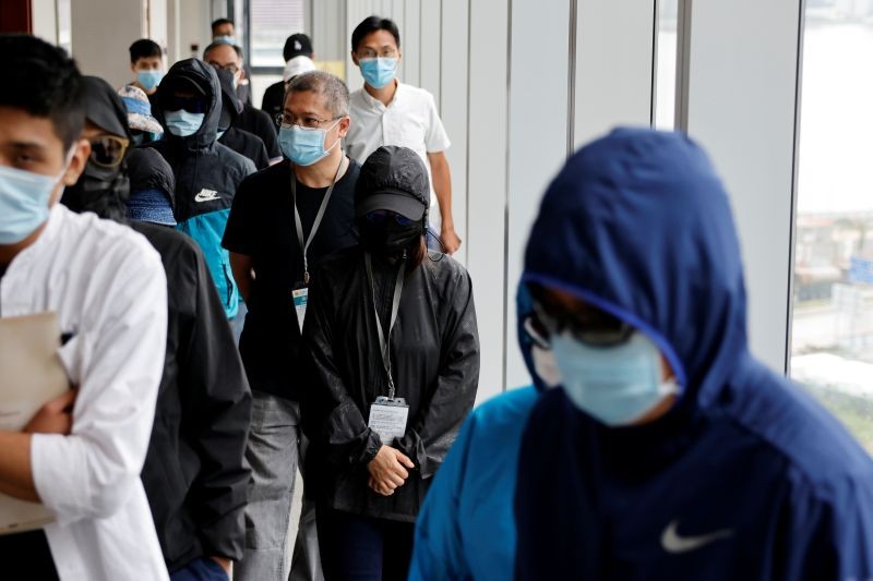 Mrs Wong (C), wife of Wong Wai Yin, one of the twelve Hong Kong detained activists, apprehended as they reportedly sailed to Taiwan for political asylum, arrives to attend a news conference in Hong Kong, China September 12, 2020. (REUTERS File Photo)