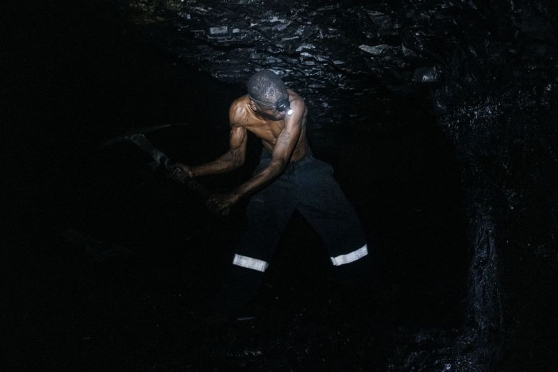 An artisanal miner works at a coal-face in Mastepiseni informal coal mine outside Ermelo, South Africa on August 13, 2020.  (Thomson Reuters Foundation File Photo)