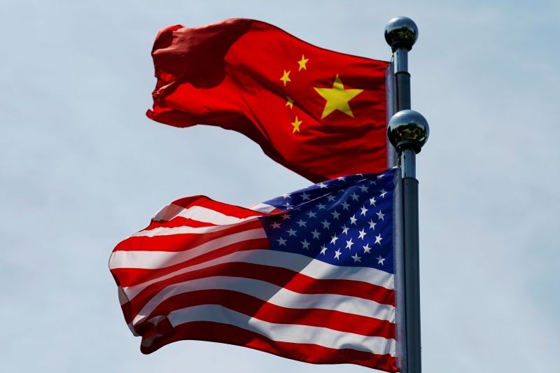 Chinese and U.S. flags flutter near The Bund, before U.S. trade delegation meet their Chinese counterparts for talks in Shanghai, China on July 30, 2019.  (REUTERS File Photo)