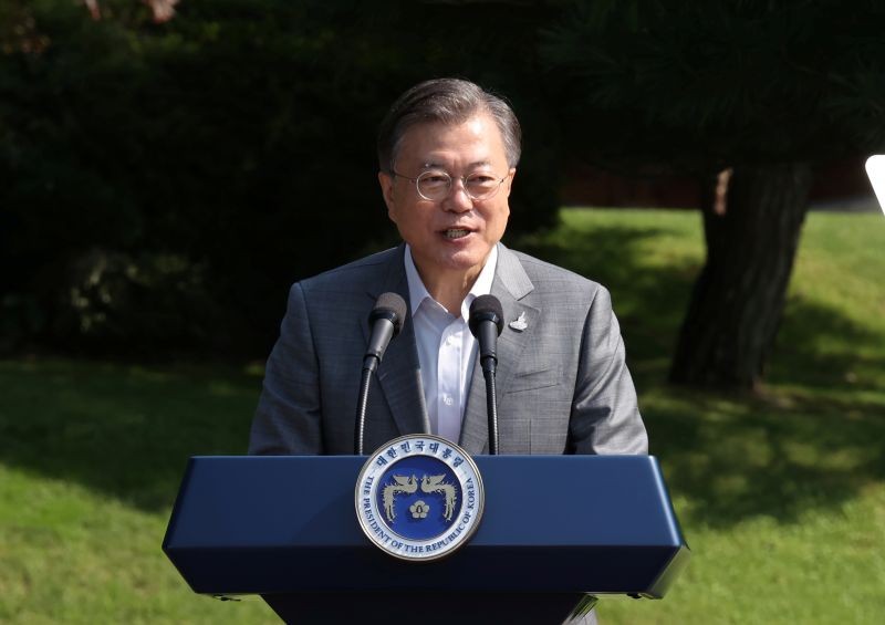 South Korean President Moon Jae-in delivers his speech during Youth Day at the Presidential Blue House in Seoul, South Korea, September 19, 2020. (REUTERS File Photo)