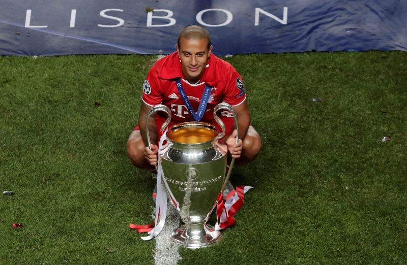 Bayern Munich's Thiago celebrates winning the Champions League with the trophy, as play resumes behind closed doors following the outbreak of the coronavirus disease (COVID-19) Manu Fernandez/Pool via REUTERS/File Photo