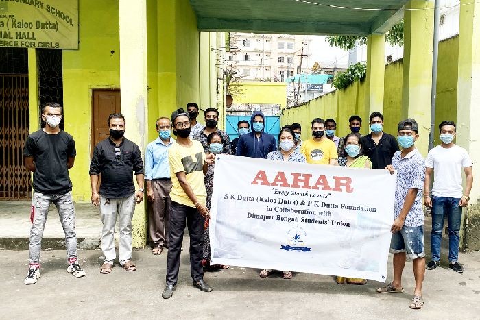 The SK Dutta (Kaloo Dutta) & PK Dutta Foundation in collaboration with Dimapur Bengali Students' Union on September 6 launched project ‘AAHAR: Every Mouth Counts.’ As part of the project, the foundation and DBSU will be feeding the homeless and destitute persons in and around Dimapur every Sunday. On the first day of the campaign, a total of 150 people were provided with food. 