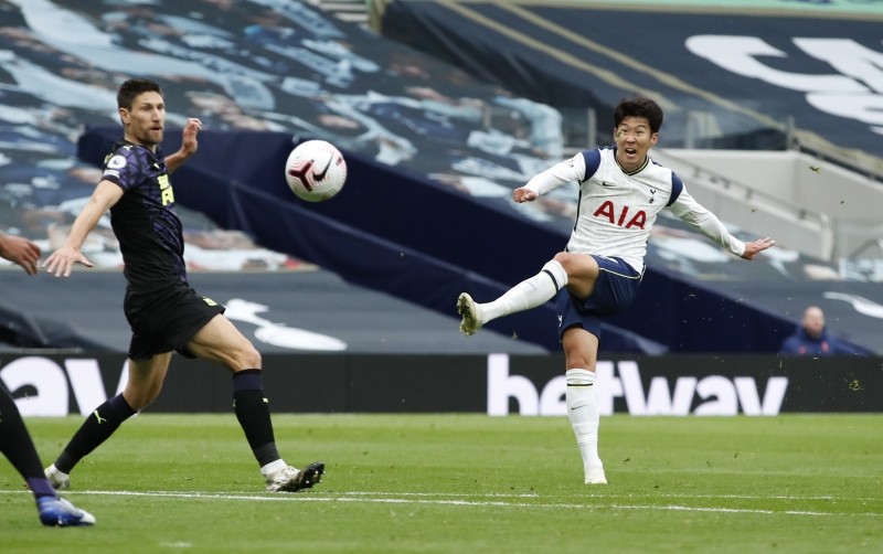 Soccer Football - Premier League - Tottenham Hotspur v Newcastle United - Tottenham Hotspur Stadium, London, Britain - September 27, 2020 Tottenham Hotspur's Son Heung-min shoots at goal Pool via REUTERS/Andrew Boyers