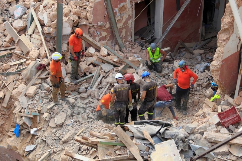 Rescue team search through rubble of buildings damaged due to the massive explosion at Beirut's port area, in Gemmayze, Lebanon on September 4, 2020. (REUTERS Photo)