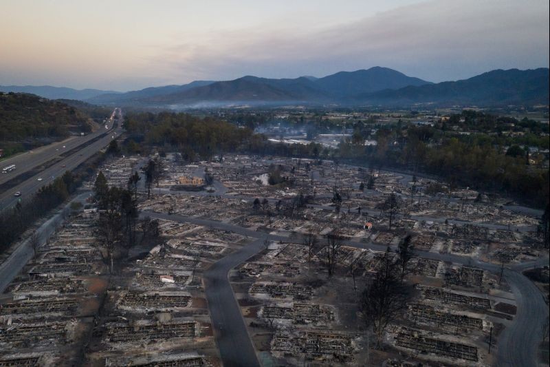 Oregon wildfires destroy five towns, as three fatalities ...