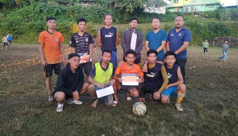 Players of ‘Neighbourhood Boys’ with Vanguard FC officials.