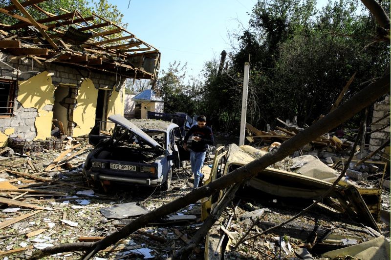 Residents search for their belongings at a restaurant hit by a shelling during the military conflict over the breakaway region of Nagorno-Karabakh, in the town of Barda, Azerbaijan on October 8, 2020. (REUTERS Photo)