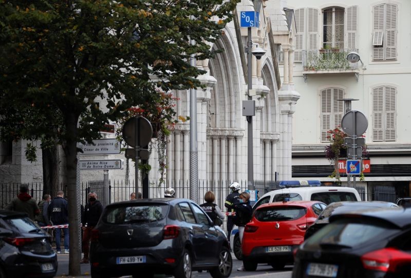 Police officers secure the area after a reported knife attack at Notre Dame church in Nice, France, October 29, 2020. (REUTERS Photo)