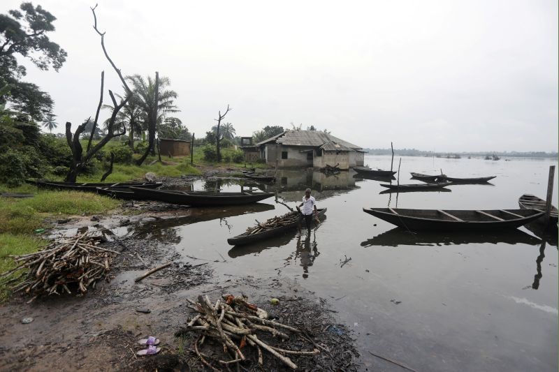 A man removes pieces of wood from a canoe in Ogoniland, Rivers State, Nigeria September 18, 2020.  (REUTERS File Photo)