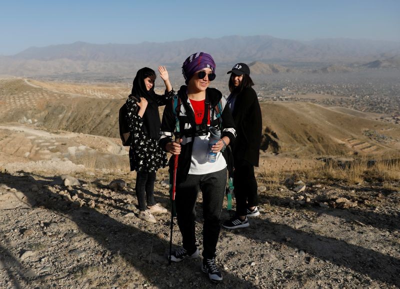 Fatima Sultani, 18 (C) a member of Hikeventures mountaineering team stands with her teammates during an excercise on mountain on outskirts of Kabul, Afghanistan September 4, 2020. Picture taken September 4, 2020. REUTERS/Mohammad Ismail
