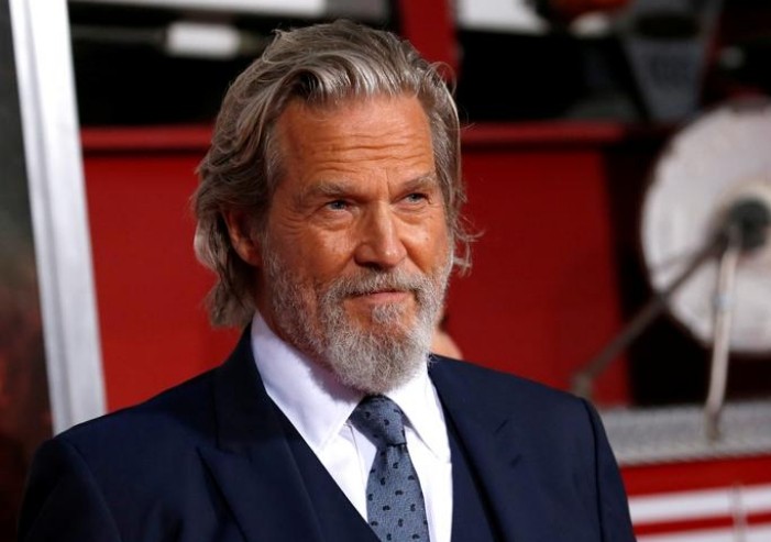 FILE PHOTO: Cast member Jeff Bridges poses at the premiere for "Only the Brave" in Los Angeles, California, U.S., October 8, 2017. REUTERS/Mario Anzuoni
