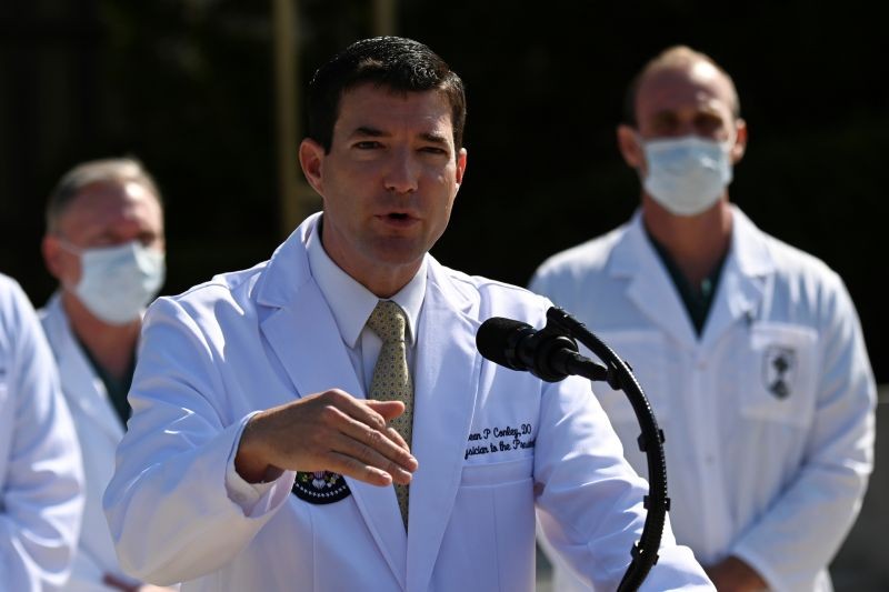 U.S. Navy Commander Dr. Sean Conley, the White House physician, is flanked by other doctors as he speaks to the media about U.S. President Donald Trump's health after the president was hospitalized for the coronavirus disease (COVID-19) treatment, at Walter Reed National Military Medical Center in Bethesda, Maryland, US on October 4. (REUTERS Photo)