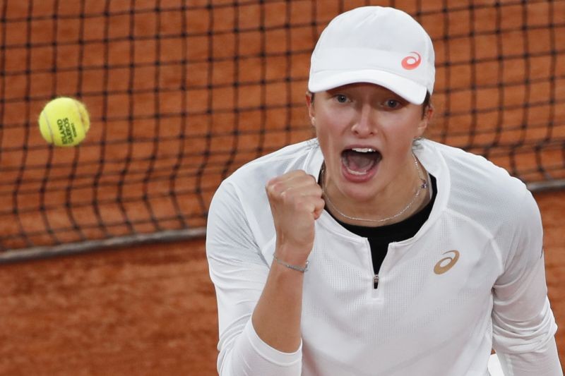 Poland's Iga Swiatek celebrates winning her fourth round match against Romania's Simona Halep REUTERS/Gonzalo Fuentes