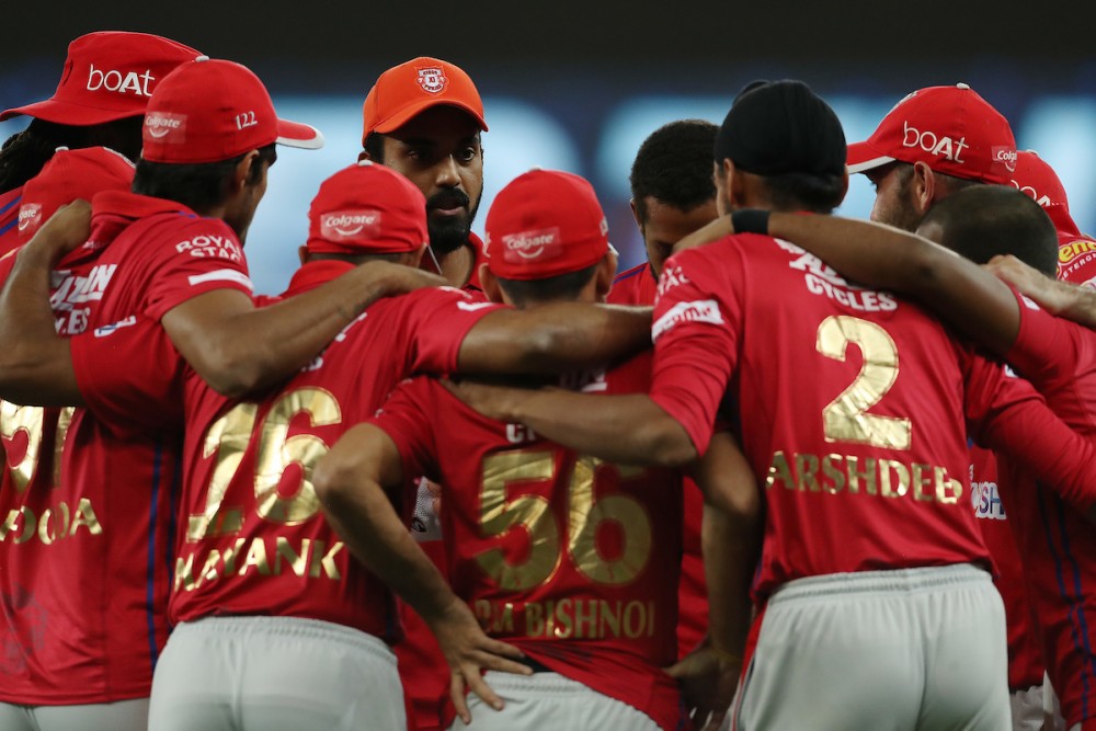 Kings XI Punjab players huddle before a Super Over. (Image Courtesy: @IPL/Twitter)