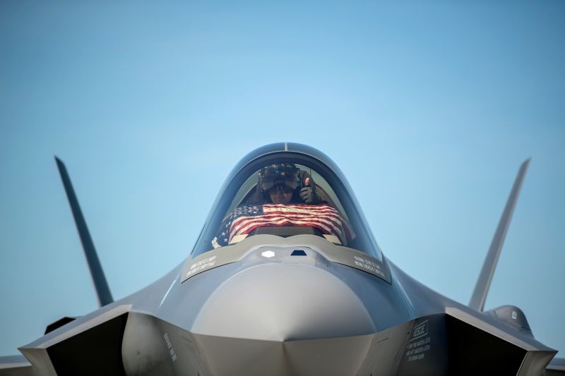 An F-35 pilot prepares for take off from the Vermont Air National Guard Base with the flag of the United States, before a flyover in South Burlington, Vermont, U.S. May 22, 2020. (REUTERS File Photo)