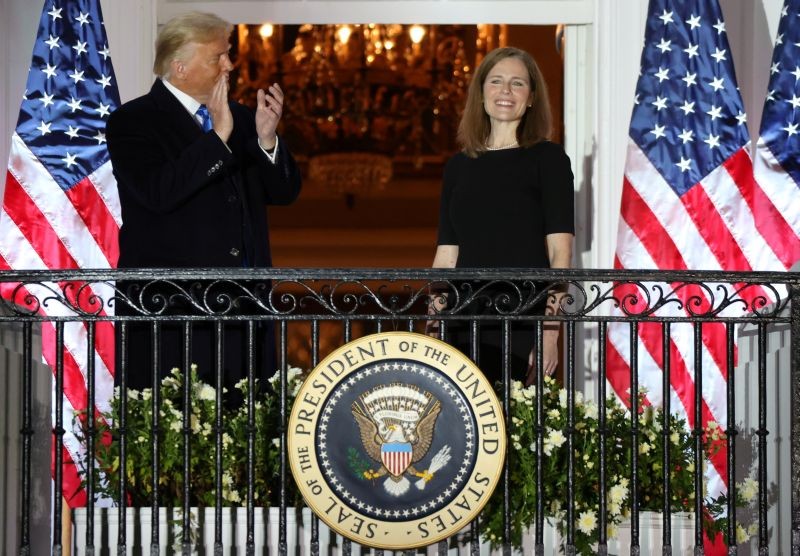 U.S. President Donald Trump applauds U.S. Supreme Court Associate Justice Amy Coney Barrett after she took her oath of office and was sworn in to serve on the court on the South Lawn of the White House in Washington, U.S., October 26, 2020. (REUTERS Photo)