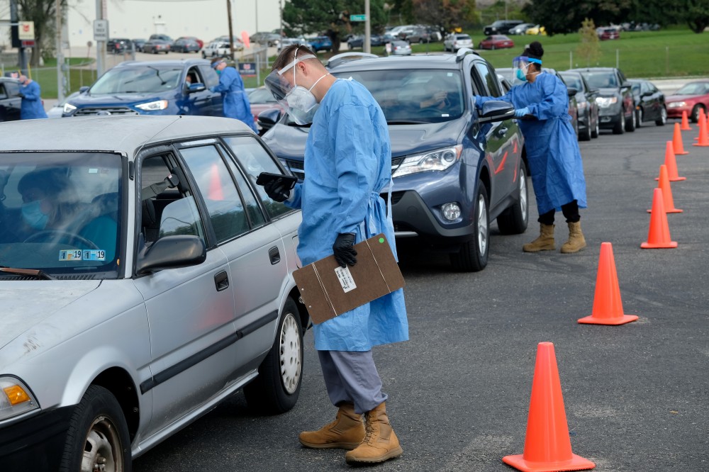 FILE PHOTO: People line up in their vehicles to undergo the coronavirus disease (COVID-19) tests, distributed by the Wisconsin National Guard at the United Migrant Opportunity Services center, as cases spread in the Midwest, in Milwaukee, Wisconsin, U.S., October 2, 2020. REUTERS/Alex Wroblewski