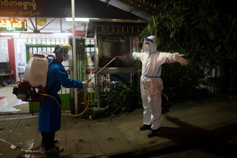 Volunteers use disinfectant after they transfered suspect cases to a quarantine center amid the outbreak of the coronavirus diseases (COVID-19), in Yangon, Myanmar, October 3, 2020. (REUTERS Photo)