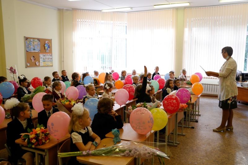 A teacher and first graders are seen in the classroom on the first day of the new school year, as schools reopen after the summer break and the lockdown due to the outbreak of the coronavirus disease (COVID-19), in Moscow, Russia on September 1, 2020. (REUTERS File Photo)