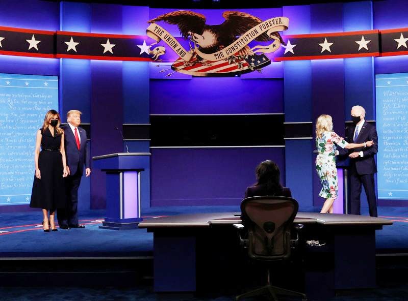 U.S. President Donald Trump and Democratic presidential nominee Joe Biden are joined on stage by first lady Melania Trump and by Dr. Jill Biden after their second 2020 presidential campaign debate at Belmont University in Nashville, Tennessee, U.S., October 22, 2020. (REUTERS Photo)