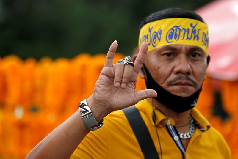 A royalist attends the gathering event to support Thailand's King Maha Vajiralongkorn in Bangkok, Thailand October 21, 2020. (REUTERS Photo)