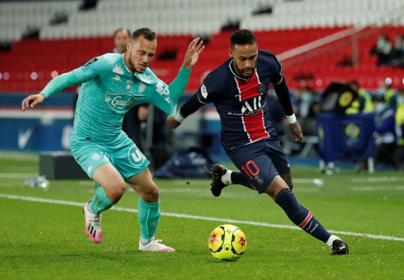 Soccer Football - Ligue 1 - Paris St Germain v Angers - Parc des Princes, Paris, France - October 2, 2020 Paris St Germain's Neymar in action with Angers' Vincent Manceau REUTERS/Benoit Tessier