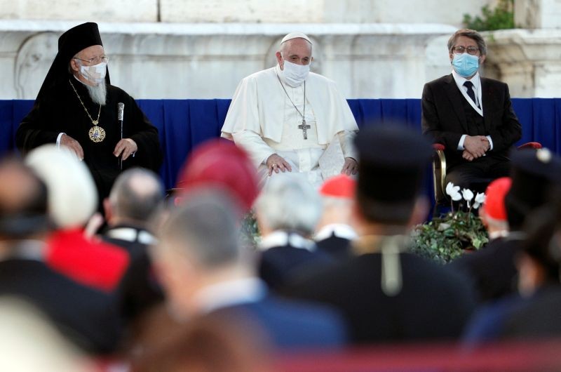 Pope Francis, Ecumenical Patriarch Bartholomew I and Chief Rabbi of France Haim Korsia wearing face masks attend a ceremony for peace with representatives from various religions in Campidoglio Square, in Rome, Italy, October 20, 2020. (REUTERS Photo)