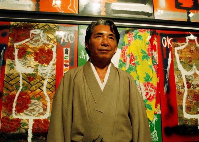 FILE PHOTO: Japanese designer Kenzo Takada, also known as Kenzo, poses for the media in front of his works at an art gallery in Buenos Aires, April 7, 2009. REUTERS/Enrique Marcarian/File Photo