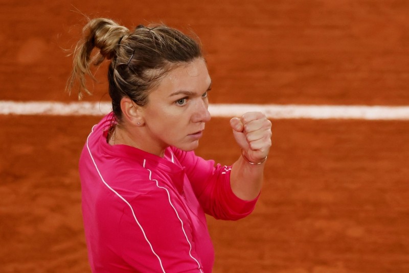 Tennis - French Open - Roland Garros, Paris, France - October 2, 2020 Romania's Simona Halep celebrates during her third round match against Amanda Anisimova of the U.S. REUTERS/Gonzalo Fuentes