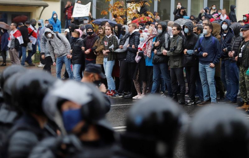 People attend an opposition rally to reject the presidential election results in Minsk, Belarus October 11, 2020. (EUTERS Photo)