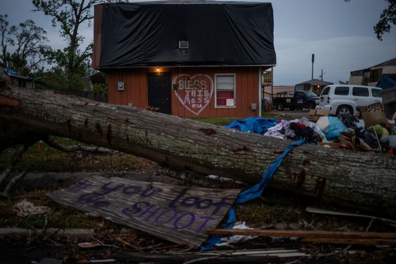 Signs and debris are seen outside a home left damaged by Hurricane Laura, ahead of the arrival of Hurricane Delta in Lake Charles, Louisiana, U.S., October 8, 2020. (REUTERS Photo)