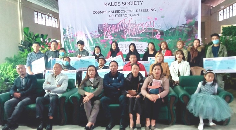 Veyielo Doulo and others with winners of “Cosmos Kaleidoscope- Reseeding Pfütsero Town” event on October 23. (Morung Photo)
