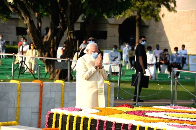 PM Modi pays tribute to Mahatma Gandhi at Raj Ghat in New Delhi on October 2. (IANS PHoto)