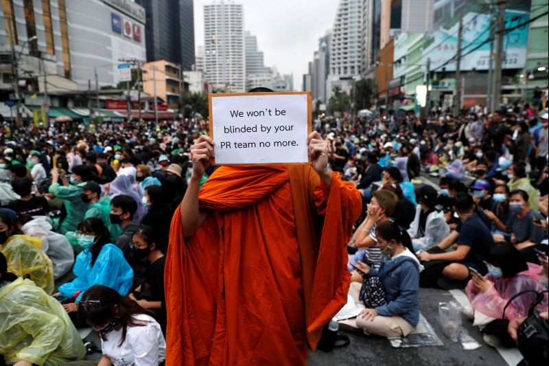 Pro-democracy protesters attend an anti-government protest, in Bangkok, Thailand on October 18. (REUTERS Photo)