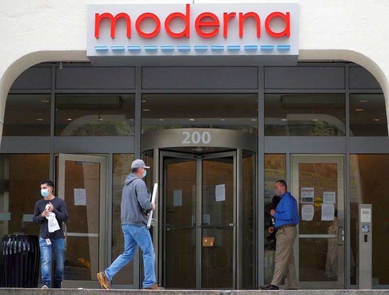 A sign marks the headquarters of Moderna Therapeutics, which is developing a vaccine against the coronavirus disease (COVID-19), in Cambridge, Massachusetts, U.S., May 18, 2020. (REUTERS File Photo)