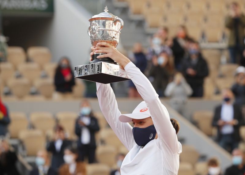 Poland's Iga Swiatek poses with the trophy as she celebrates after winning the French Open. REUTERS/Charles Platiau