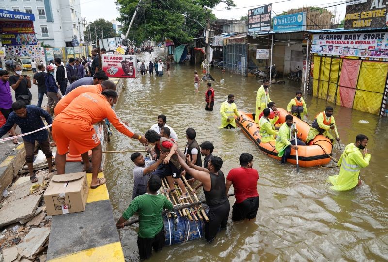 Residents are evacuated from a flooded neighbourhood after heavy rainfall in Hyderabad, the capital of the southern state of Telangana, October 15, 2020. REUTERS/Vinod Babu