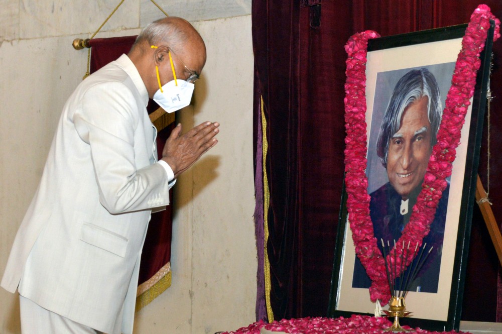 President, Ram Nath Kovind paying homage at the portrait of the former President of India, Dr  APJ Abdul Kalam, on his Birth Anniversary, at Rashtrapati Bhavan, in New Delhi on October 15. (PIB Photo)