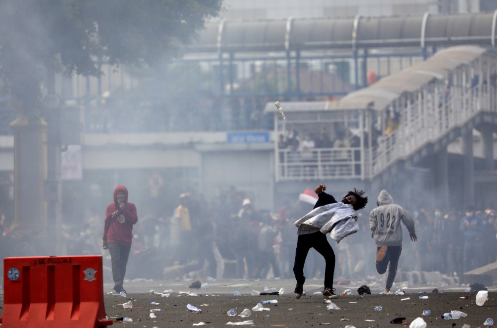 Demonstrators clash with police during a protest against the government's proposed labour reforms in a controversial "jobs creation" bill in Jakarta, Indonesia, October 8, 2020. REUTERS/Willy Kurniawan