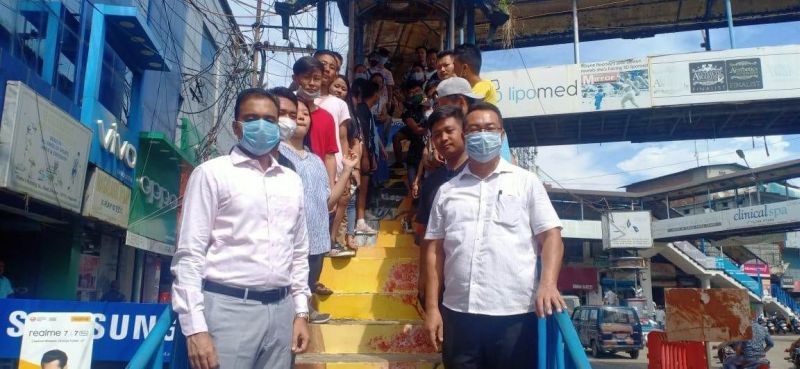DC Dimapur, Rajesh Soundararajan with the volunteers during the visit to Plaza point foot overbridge in Dimapur on October 12. (Morung Photo)