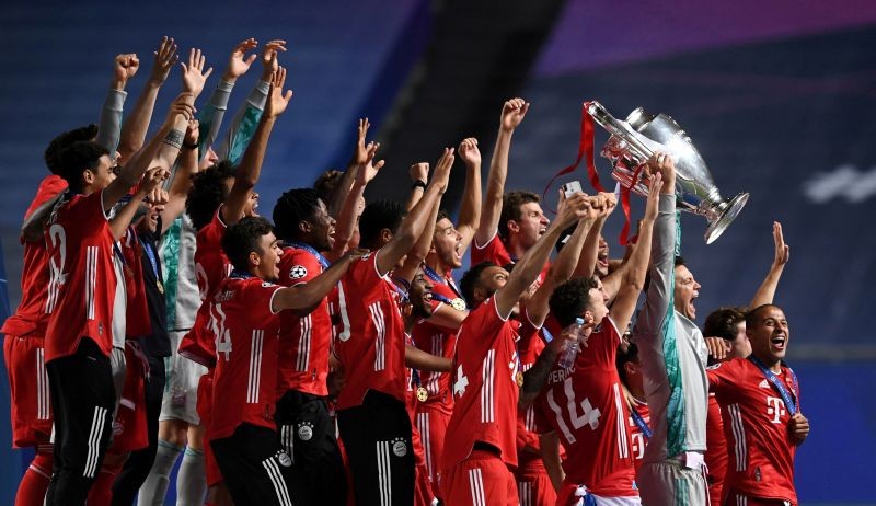 FILE PHOTO: Bayern Munich celebrate winning the Champions League with the trophy, as play resumes behind closed doors following the outbreak of the coronavirus disease (COVID-19) David Ramos/Pool via REUTERS/File Photo