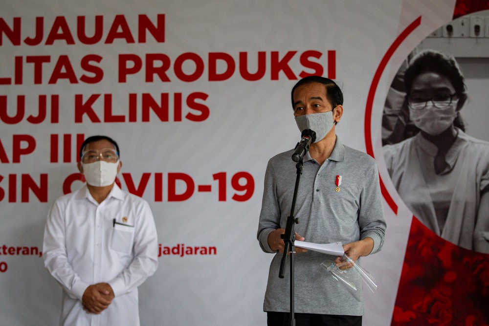 FILE PHOTO: Indonesian President Joko Widodo wearing a protective mask talks during a press conference after he inspected the third phase trial for COVID-19 vaccine in Bandung, West Java province, Indonesia, August 11, 2020 in this photo taken by Antara Foto. Antara Foto/Dhemas Reviyanto/ via REUTERS/File photo