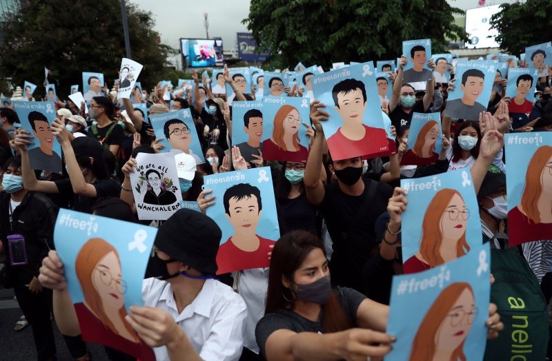 Pro-democracy demonstrators hold posters of protest leaders who have been arrested during an anti-government protest, in Bangkok, Thailand October 18, 2020. (REUTERS Photo)