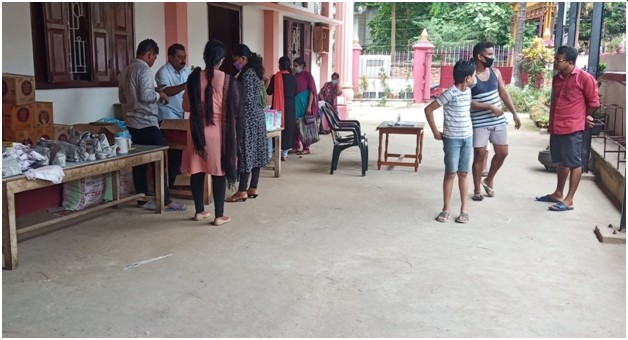 The St. Thomas Mission Society in collaboration with MGM College, MGM School & MGOS Church distributed food kits with essential items to COVID-19 lockdown affected families of Dimapur as part of their ‘Food for Security’ mission on October 4. This was the 17th phase of the mission.
