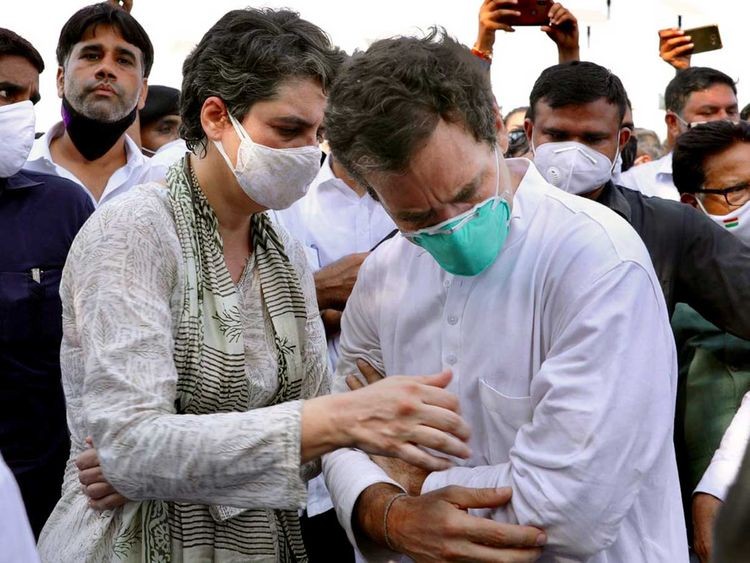 Congress leader Priyanka Gandhi Vadra takes a look at Rahul Gandhi's hand after he manhandled by Uttar Pradesh Police at Yamuna Expressway while they were on their way to Hathras, on Thursday. Image Credit: ANI